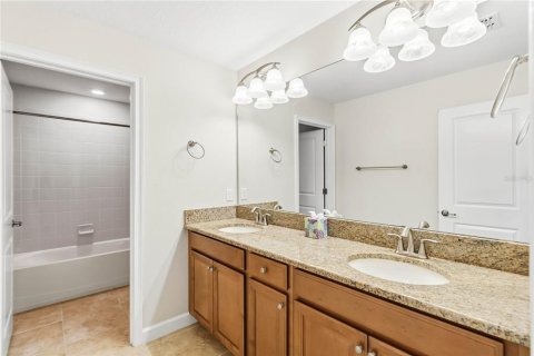 House in STOREY LAKE in Kissimmee, Florida 5 bedrooms, 358.88 sq.m. № 2393776 - photo 25
