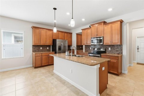 House in STOREY LAKE in Kissimmee, Florida 5 bedrooms, 358.88 sq.m. № 2393776 - photo 8