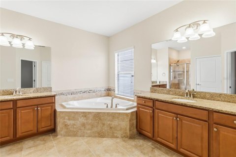 House in STOREY LAKE in Kissimmee, Florida 5 bedrooms, 358.88 sq.m. № 2393776 - photo 17
