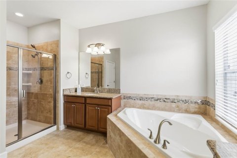 House in STOREY LAKE in Kissimmee, Florida 5 bedrooms, 358.88 sq.m. № 2393776 - photo 18