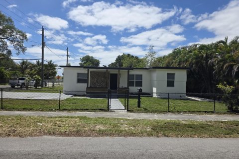 Casa en Miami, Florida 3 dormitorios, 135.54 m2 № 2085251