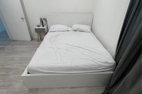 House in Hallandale Beach, Florida 2 bedrooms, 74.79 sq.m. № 2019046 - photo 3