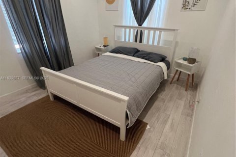 House in Hallandale Beach, Florida 2 bedrooms, 74.79 sq.m. № 2019046 - photo 5