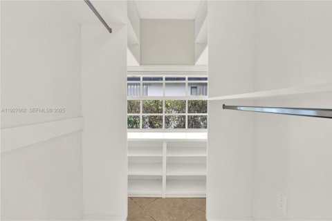 Villa ou maison à louer à Palmetto Bay, Floride: 4 chambres, 181.07 m2 № 1987993 - photo 24