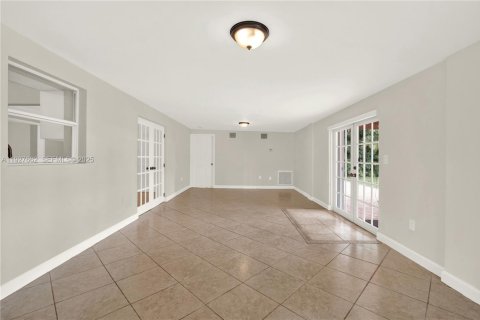 Villa ou maison à louer à Palmetto Bay, Floride: 4 chambres, 181.07 m2 № 1987993 - photo 20