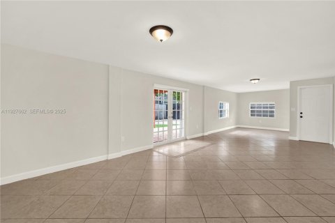 Villa ou maison à louer à Palmetto Bay, Floride: 4 chambres, 181.07 m2 № 1987993 - photo 17