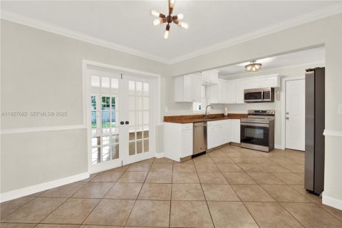 Villa ou maison à louer à Palmetto Bay, Floride: 4 chambres, 181.07 m2 № 1987993 - photo 8