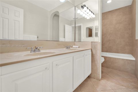 Villa ou maison à louer à Palmetto Bay, Floride: 4 chambres, 181.07 m2 № 1987993 - photo 26