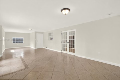 Villa ou maison à louer à Palmetto Bay, Floride: 4 chambres, 181.07 m2 № 1987993 - photo 18