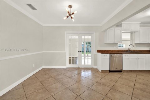 Villa ou maison à louer à Palmetto Bay, Floride: 4 chambres, 181.07 m2 № 1987993 - photo 6