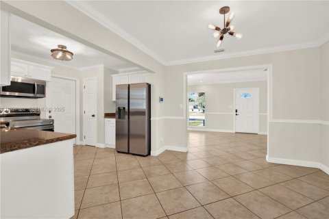 Villa ou maison à louer à Palmetto Bay, Floride: 4 chambres, 181.07 m2 № 1987993 - photo 15