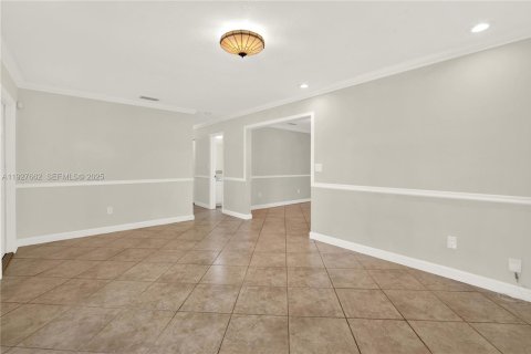 Villa ou maison à louer à Palmetto Bay, Floride: 4 chambres, 181.07 m2 № 1987993 - photo 5