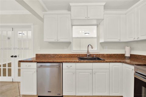 Villa ou maison à louer à Palmetto Bay, Floride: 4 chambres, 181.07 m2 № 1987993 - photo 11