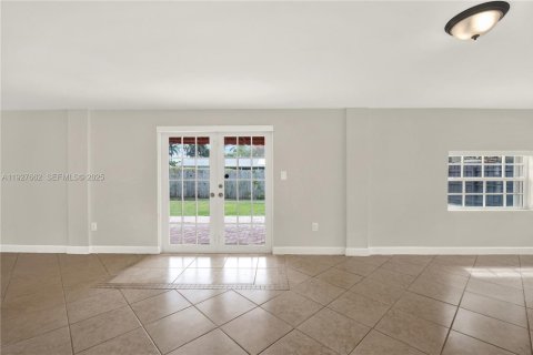 Villa ou maison à louer à Palmetto Bay, Floride: 4 chambres, 181.07 m2 № 1987993 - photo 16