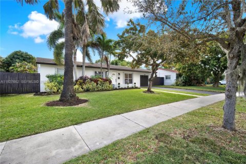 Villa ou maison à Palmetto Bay, Floride 4 chambres, 181.07 m2 № 1987993