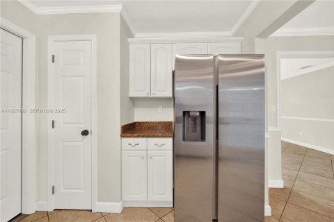 Villa ou maison à louer à Palmetto Bay, Floride: 4 chambres, 181.07 m2 № 1987993 - photo 13