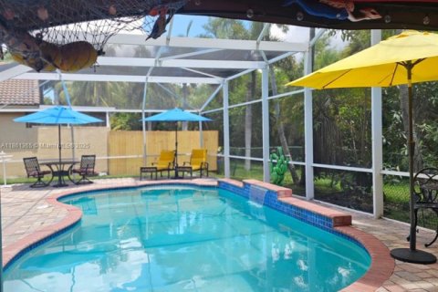 House in Pembroke Pines, Florida 3 bedrooms, 135.82 sq.m. № 1891899 - photo 18