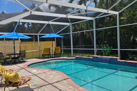 House in Pembroke Pines, Florida 3 bedrooms, 135.82 sq.m. № 1891899 - photo 20