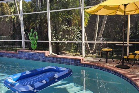 House in Pembroke Pines, Florida 3 bedrooms, 135.82 sq.m. № 1891899 - photo 16