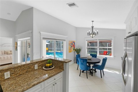 House in Pembroke Pines, Florida 3 bedrooms, 135.82 sq.m. № 1891899 - photo 13