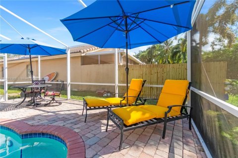 House in Pembroke Pines, Florida 3 bedrooms, 135.82 sq.m. № 1891899 - photo 22