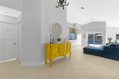 House in Pembroke Pines, Florida 3 bedrooms, 135.82 sq.m. № 1891899 - photo 6