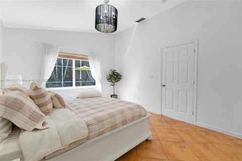 House in Pembroke Pines, Florida 3 bedrooms, 135.82 sq.m. № 1891899 - photo 28