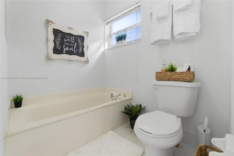 House in Pembroke Pines, Florida 3 bedrooms, 135.82 sq.m. № 1891899 - photo 29