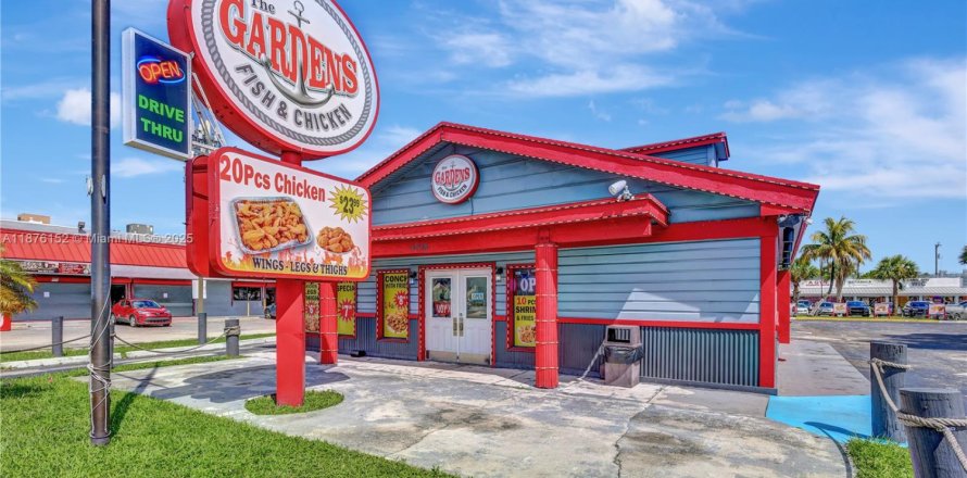Immobilier commercial à Miami Gardens, Floride № 2078929