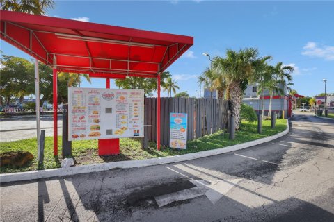Immobilier commercial à vendre à Miami Gardens, Floride № 2078929 - photo 11