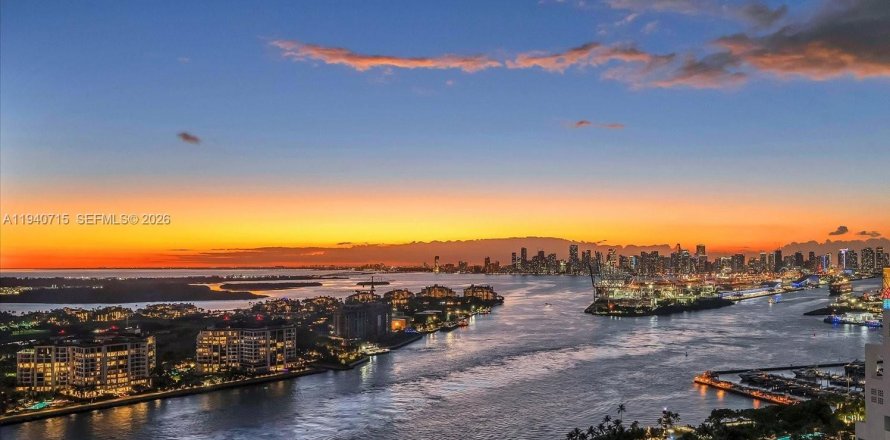 Кондоминиум с 2 спальнями в Майами-Бич, Флорида № 2001709