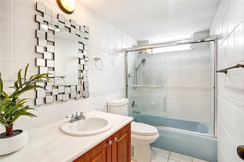 Снять в аренду кондоминиум в Авентура, Флорида 2 спальни, 95.41м2, № 2045462 - фото 11