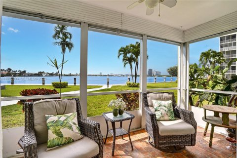 Снять в аренду кондоминиум в Авентура, Флорида 2 спальни, 95.41м2, № 2045462 - фото 18