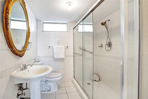 Снять в аренду кондоминиум в Авентура, Флорида 2 спальни, 95.41м2, № 2045462 - фото 9
