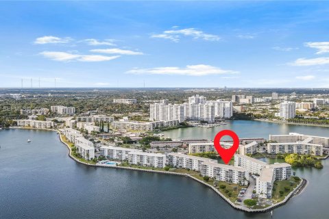 Снять в аренду кондоминиум в Авентура, Флорида 2 спальни, 95.41м2, № 2045462 - фото 5