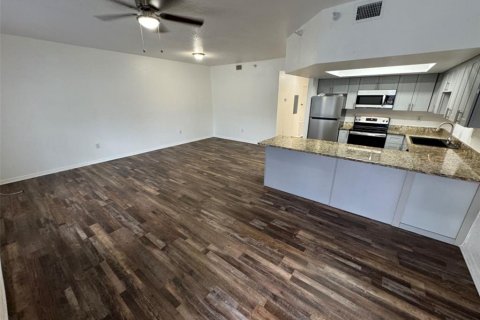 Appartement à louer à Spring Hill, Floride: 2 chambres, 102.19 m2 № 2391072 - photo 3