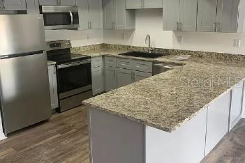 Appartement à louer à Spring Hill, Floride: 2 chambres, 102.19 m2 № 2391072 - photo 4