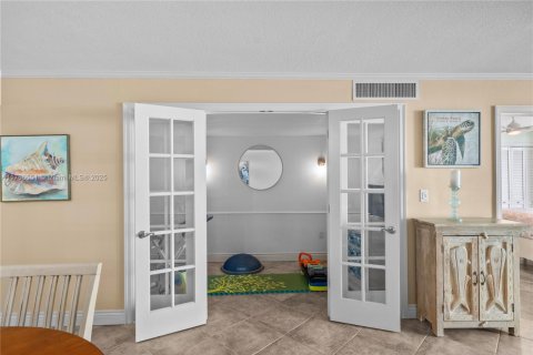 Condo in Jensen Beach, Florida, 1 bedroom  № 1860535 - photo 26