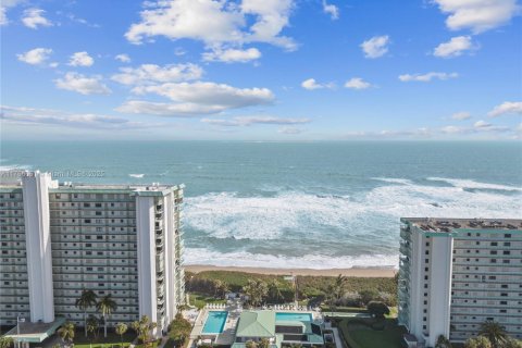 Condo in Jensen Beach, Florida, 1 bedroom  № 1860535 - photo 9
