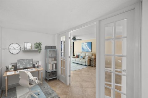 Condo in Jensen Beach, Florida, 1 bedroom  № 1860535 - photo 21