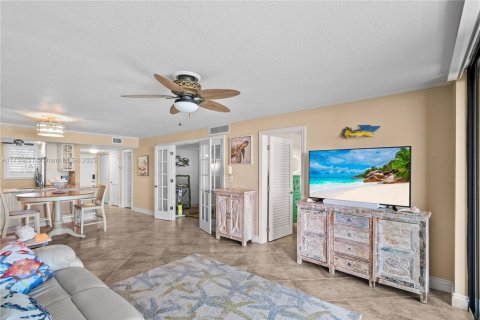 Condo in Jensen Beach, Florida, 1 bedroom  № 1860535 - photo 28