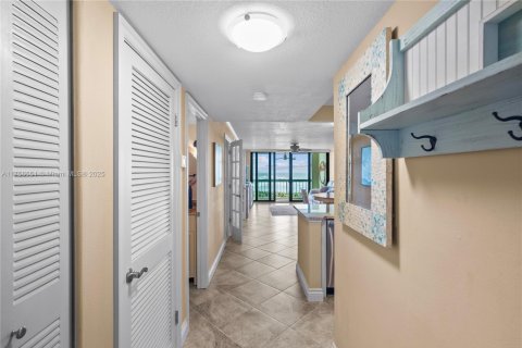 Condo in Jensen Beach, Florida, 1 bedroom  № 1860535 - photo 13