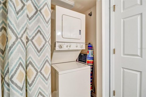 Townhouse in Davenport, Florida 3 bedrooms, 135.36 sq.m. № 2381284 - photo 18