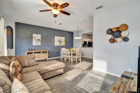 Townhouse in Davenport, Florida 3 bedrooms, 135.36 sq.m. № 2381284 - photo 15