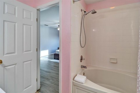 Townhouse in Davenport, Florida 3 bedrooms, 135.36 sq.m. № 2381284 - photo 28