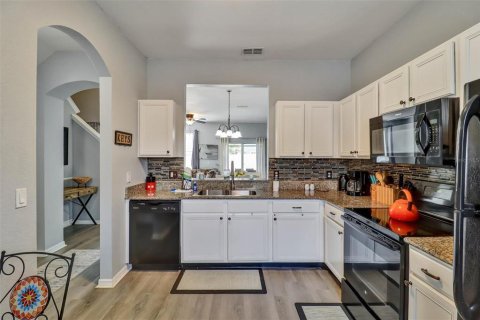 Townhouse in Davenport, Florida 3 bedrooms, 135.36 sq.m. № 2381284 - photo 9