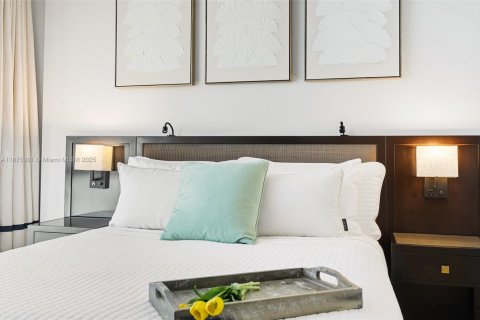 Condo in Miami Beach, Florida, 2 bedrooms  № 2013306 - photo 19