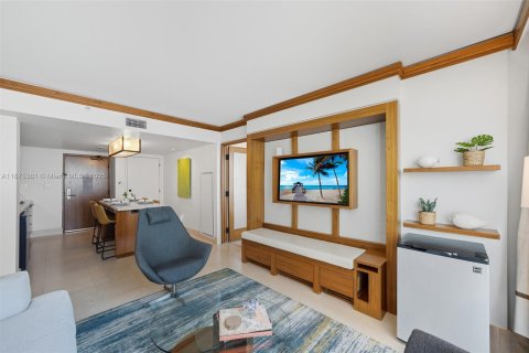 Condo in Miami Beach, Florida, 2 bedrooms  № 2013306 - photo 9