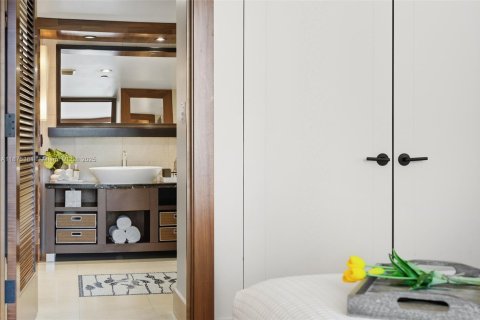 Condo in Miami Beach, Florida, 2 bedrooms  № 2013306 - photo 22