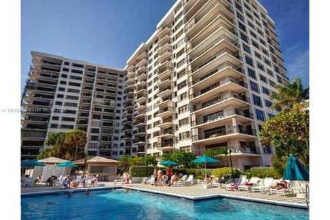 Condo in Lauderdale-by-the-Sea, Florida, 3 bedrooms  № 1855272 - photo 4